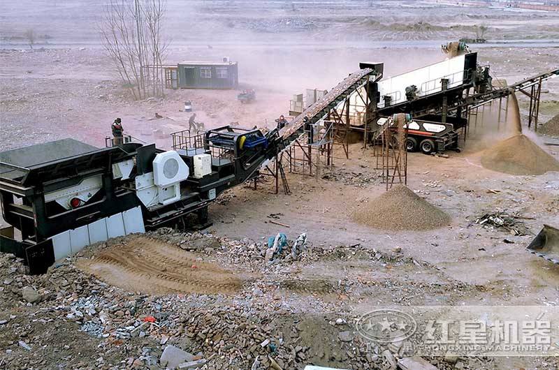 移動建筑垃圾粉碎生產線現(xiàn)場