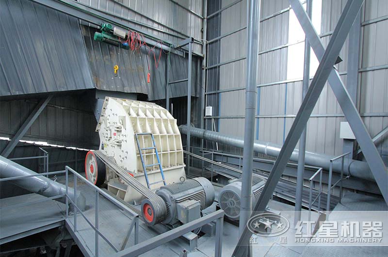 錘式破碎機(jī)現(xiàn)場