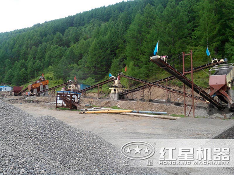 顎式粉碎機生產線現(xiàn)場