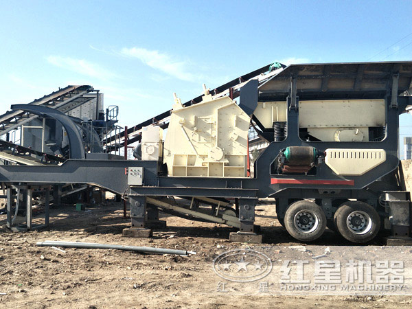 移動反擊破碎機(jī)，客戶破碎現(xiàn)場