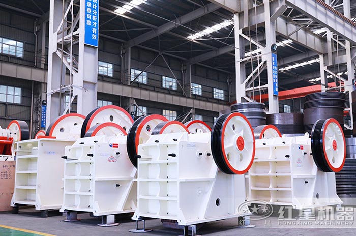 PE-1000×1200型時產(chǎn)400噸的顎式破碎機(jī)