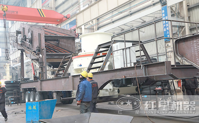 紅星移動(dòng)制沙機(jī)車間安裝作業(yè)中
