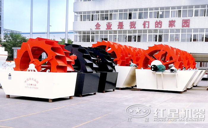 廠(chǎng)區(qū)整齊排放的洗砂機(jī)