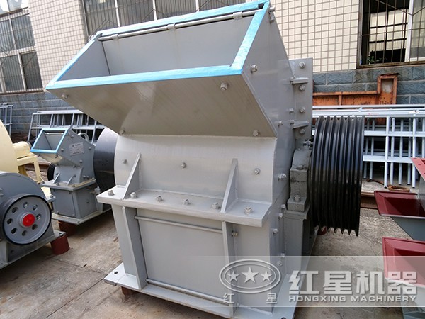 錘式破碎機廠區(qū)一角